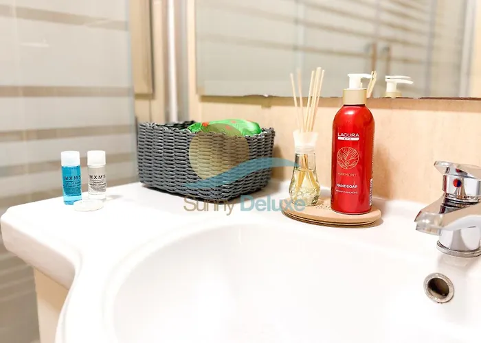 Oura Lancemar By Sunny Deluxe